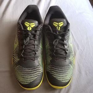 ‼‼*SOLD*‼‼Nike kobe mentality 2 black volt